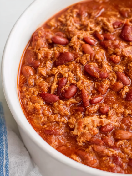A bowl of chili with beans and meat.
