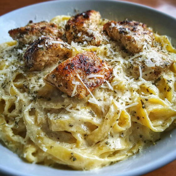 A bowl of chicken Alfredo in the Instant Pot in 25 minutes.
