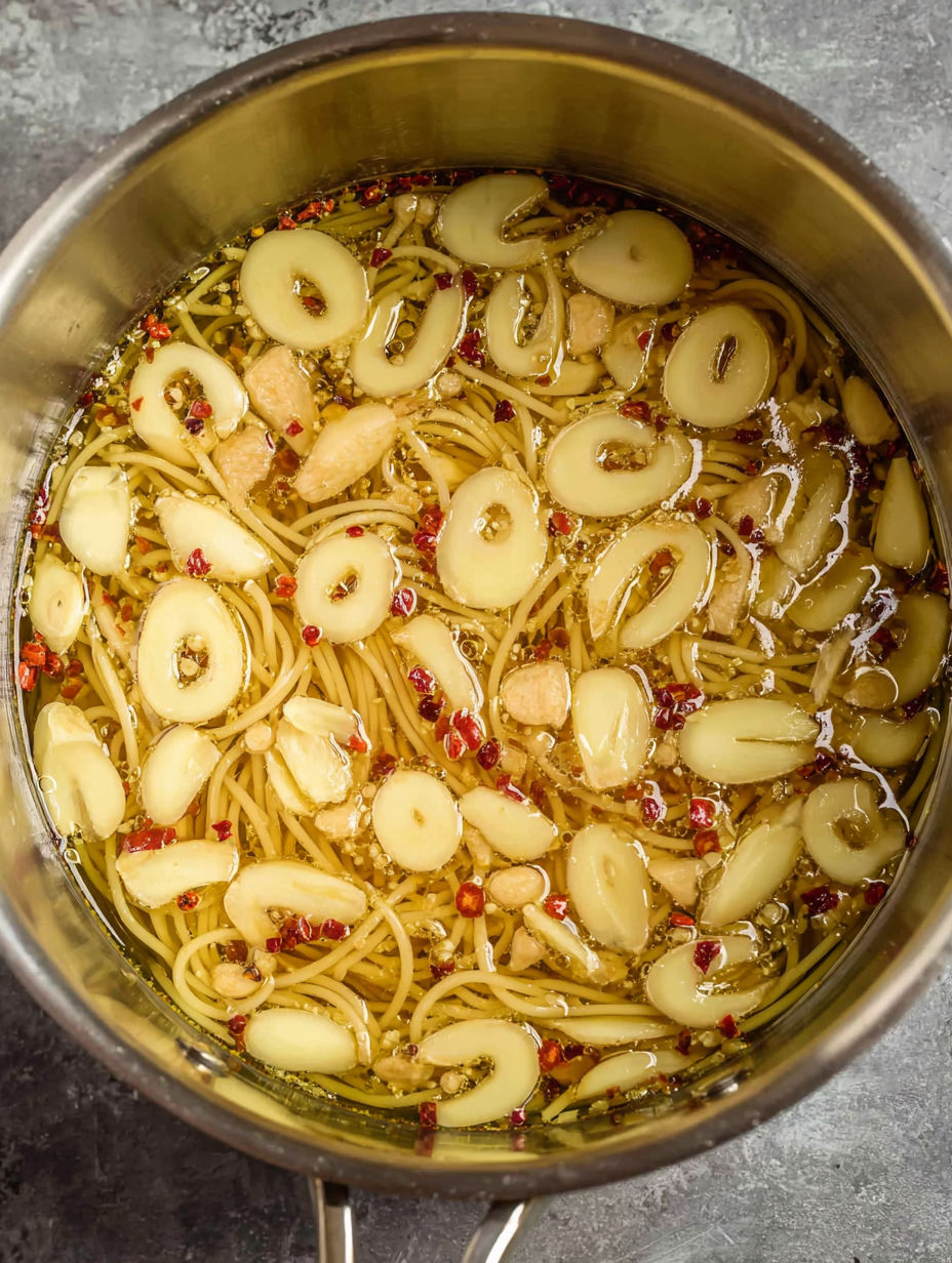 A pot of spaghetti aglio e olio.