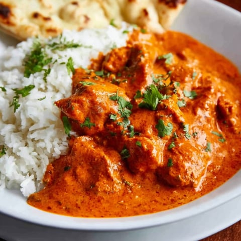 A plate of chicken tikka masala.